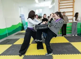 Girls’ Students at universities gain practical skills to protect themselves through the Empowerment through Self-Defense (ESD) program, which is expanding into the tourism sector. Photo: UN Women 